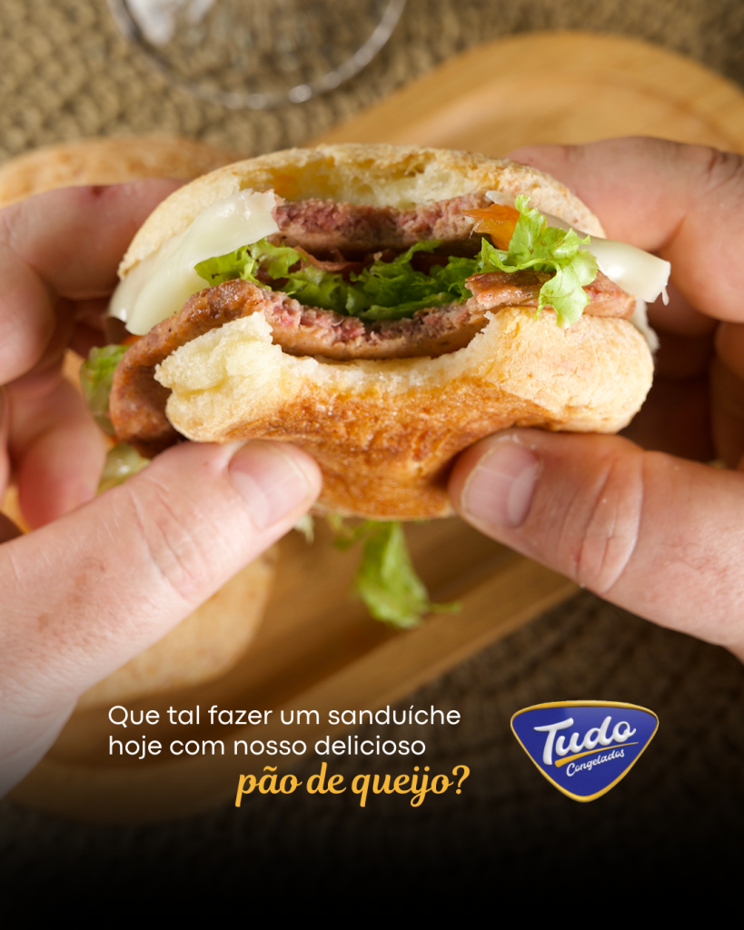Com nosso delicioso pão de queijo, faça um sanduíche