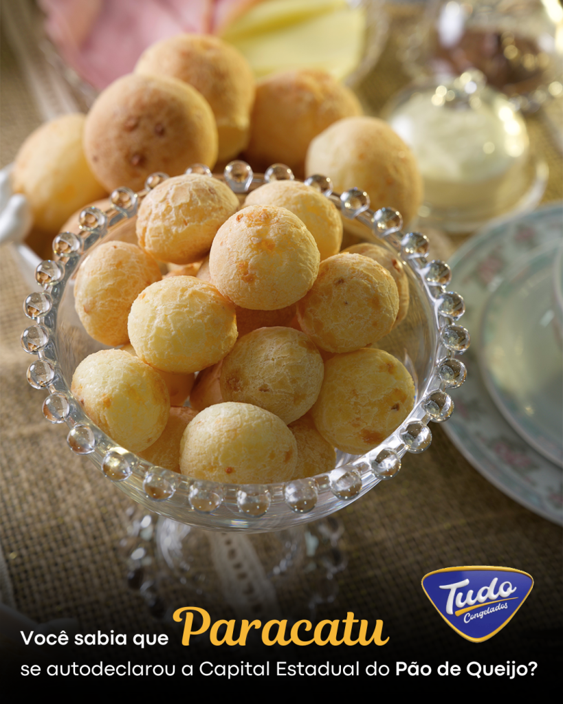 Você sabia que Paracatu se autodeclarou a Capital Estadual do Pão de Queijo? Em 2017, o Projeto de Lei 4002/2017 declarou o pão de queijo como patrimônio cultural e imaterial de Minas Gerais, também prevendo sua inclusão como símbolo da gastronomia mineira. Embora arquivado em 2023, o PL foi desarquivado em março pelo deputado Mauro Tramonte e aguarda apreciação em plenário.