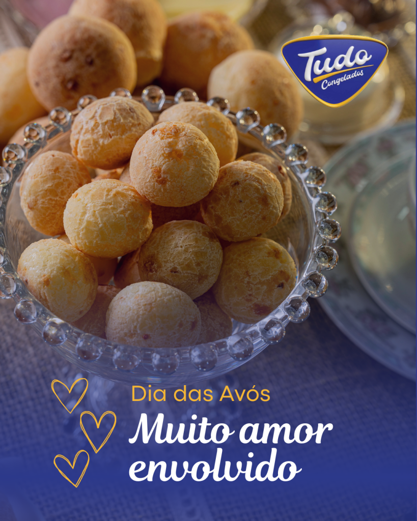 26 de julho: Dia dos avós. Hoje é o dia de celebrar aqueles que são pura sabedoria e amor! E quem tem avós mineiros sabe que esse amor vem sempre acompanhado de lanches gostosos e muitas histórias pra contar! Desejamos tudo de melhor para os avôs e as avós que nos seguem. E claro, para comemorar melhor esse dia, nada melhor que colocar um pão de queijo da Tudo para assar!