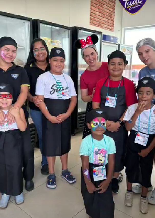 Crianças da Tudo Congelados A Tudo Congelados fez uma comemoração muito especial para o Dia das Crianças!